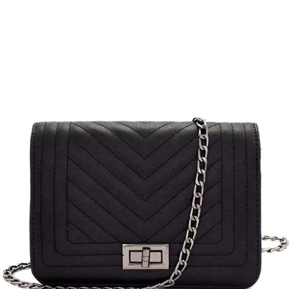 Glamvault Handbags - Black Chevron Quilted Turn-Lock Chain Shoulder Bag